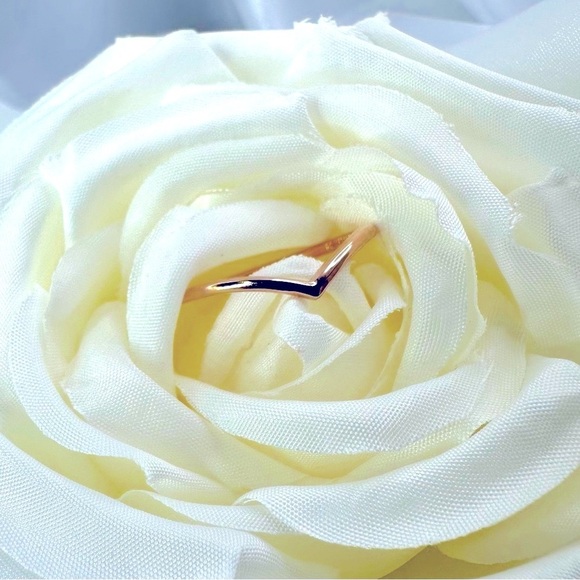 Pandora Polished Wishbone Ring – Size 54 / US 7 | Classic V-Shape Stacking Ring - Picture 3 of 10